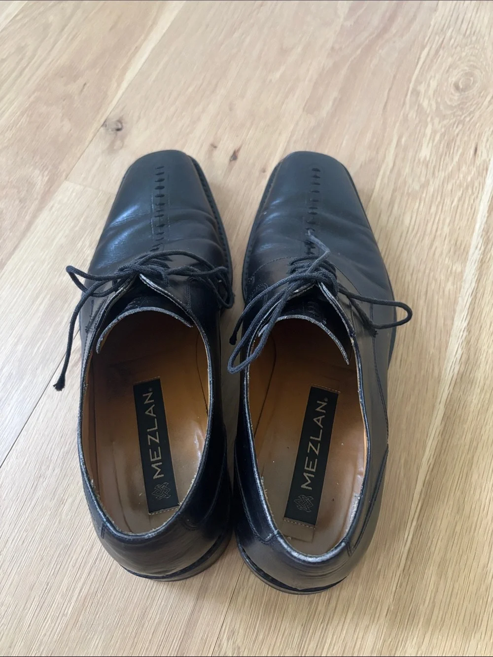 Mezlan Black Leather Lace-Up Oxfords